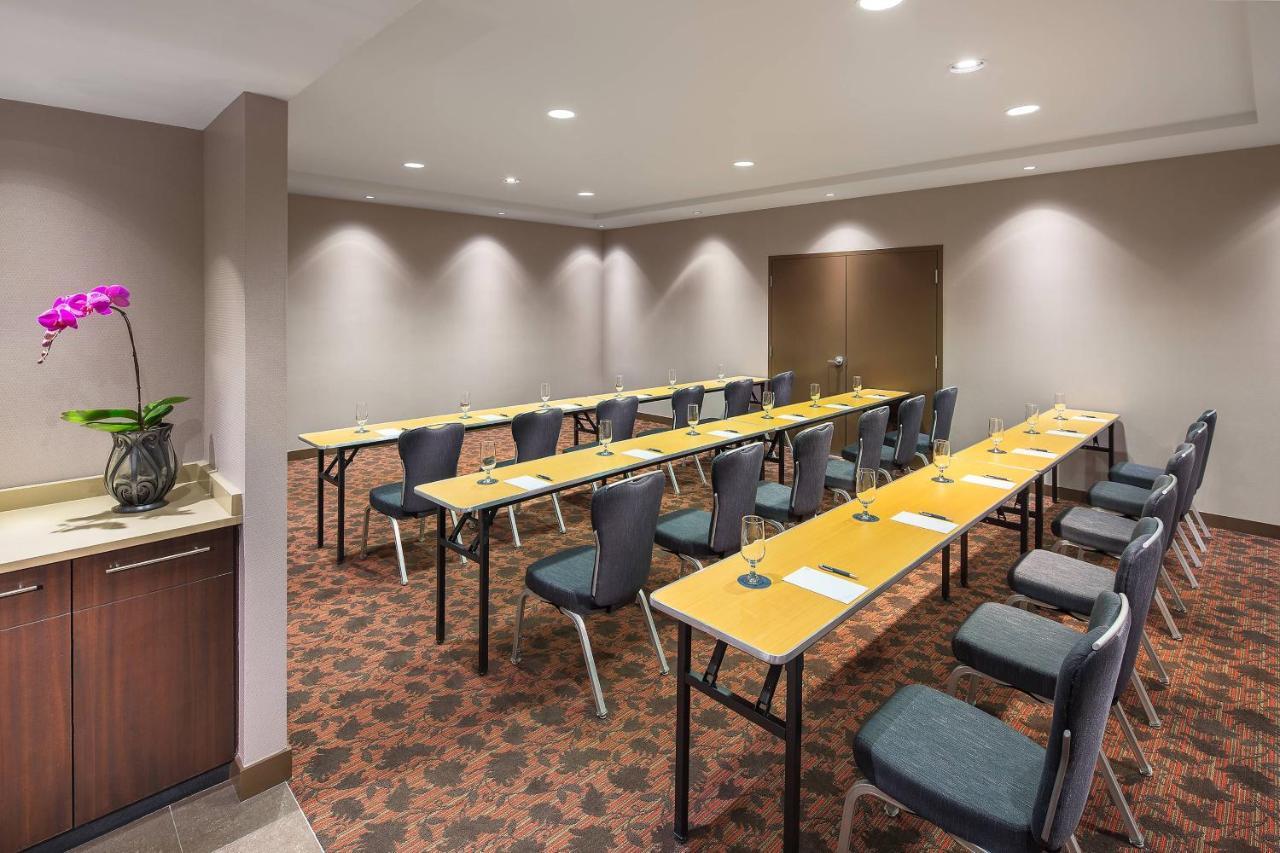 ריצ'מונד Sheraton Vancouver Airport Hotel מראה חיצוני תמונה