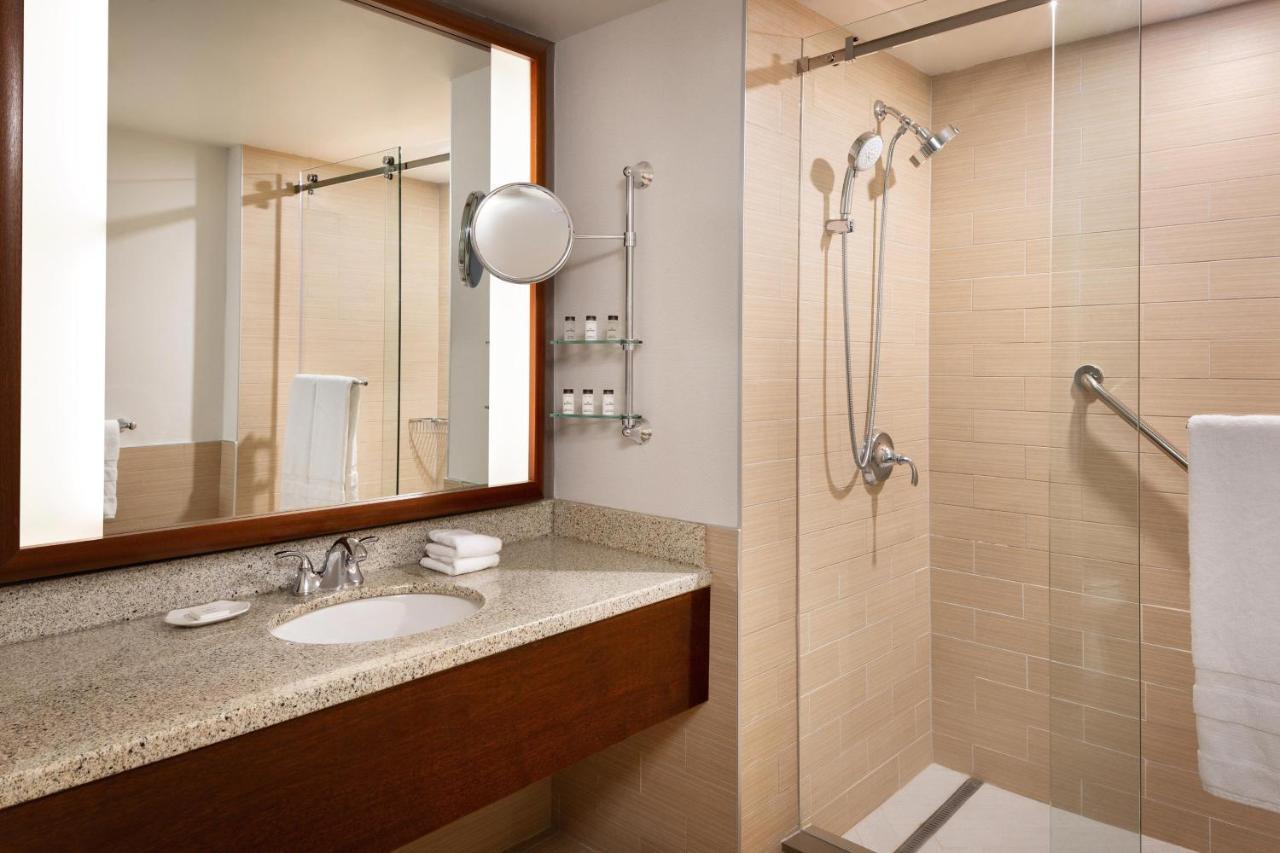 ריצ'מונד Sheraton Vancouver Airport Hotel מראה חיצוני תמונה
